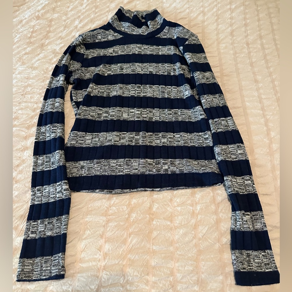 Light Weight Ribbed Knit Mock Turtleneck Long Sleeve Gray/Black Stripe- Size M